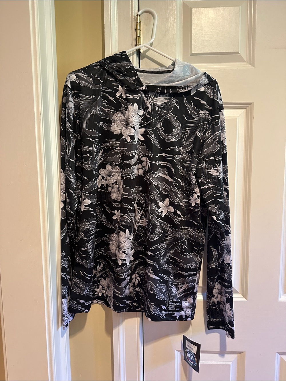 Howitzer Shield Performance Hood Men’s L Black Floral Hoodie NWT